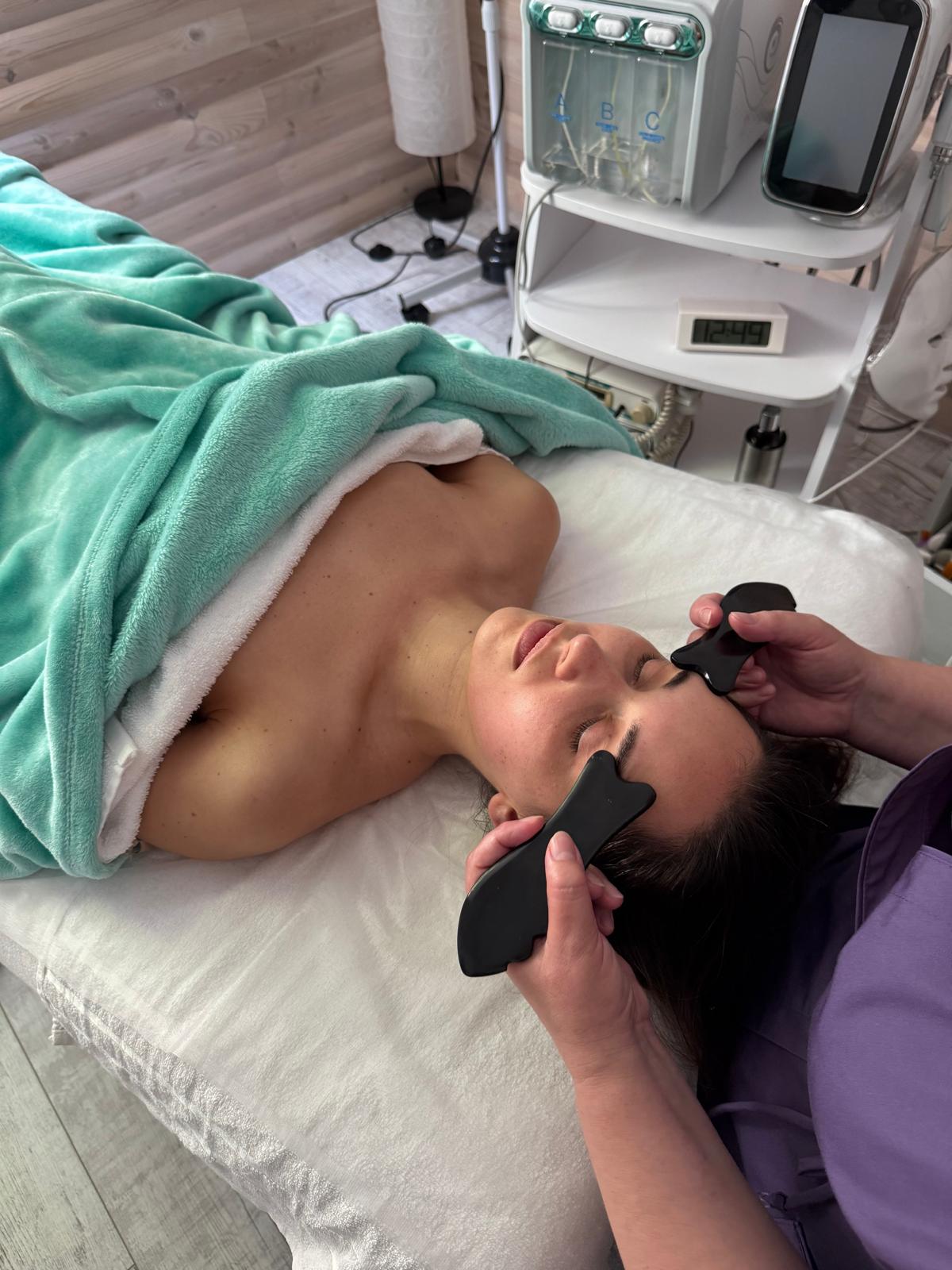 Manualna terapia twarzy